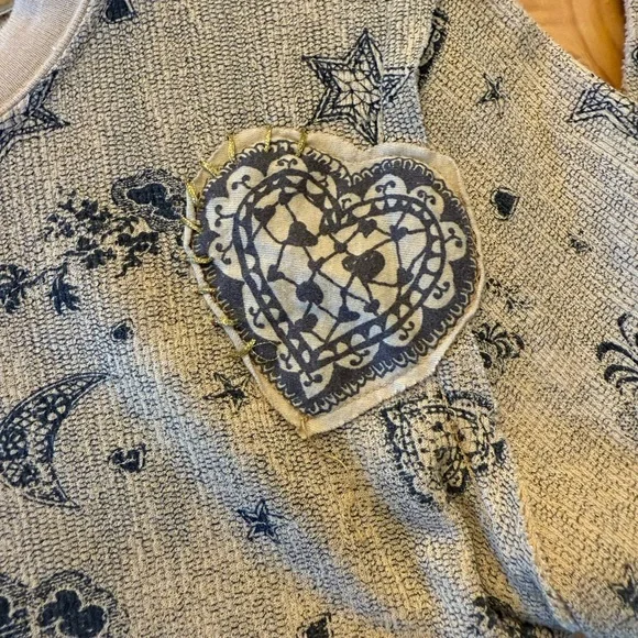 Scrapbook Beige Shirt with Black and Yellow Graphic - Picture 9 of 16